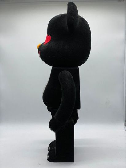 Be@rbrick Be@rbrick 

Roen 1000%, 2009



Figurine en vinyle recouvert de velour

Avec...