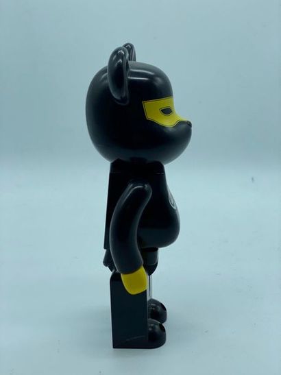 Be@rbrick Be@rbrick 

D-Mo (Black) 400%, 2005



Figurine en vinyle peint 

Empreinte...