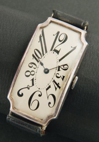 CURVEX (Argent / 6156), vers 1930 Montre curvex à boîtier argent surdimensionné de...