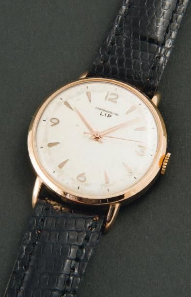 LIP (Chronomètre / Or Rose), vers 1955 Montre classique à anses cornes en or rose...