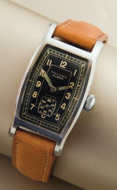 TAVANNES (Tonneau curvex / Hydro), vers 1940 Montre sport Art Déco de forme tonneau...