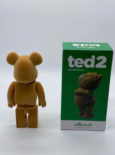 Be@rbrick Ted 2 400%, 2015 

Figurine en vinyle peint

Empreinte sous les pieds

Avec...