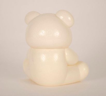 KAWS (Américain, né en 1974) UNDERCOVER BEAR COMPANION (White), 2009 Figurine en...