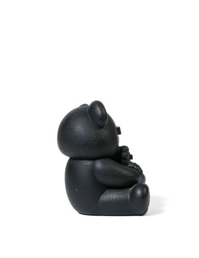 KAWS (Américain, né en 1974) UNDERCOVER BEAR COMPANION (Black), 2009 Figurine en...