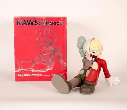 KAWS (Américain, né en 1974) COMPANION (RESTING PLACE) (Brown), 2012 Figurine en...