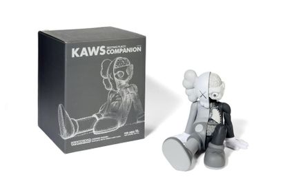 KAWS (Américain, né en 1974) COMPANION (RESTING PLACE) (Grey), 2013 Figurine en vinyle...