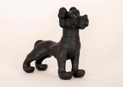 KAWS (Américain, né en 1973) Zooth (Black), 2007

Figurine en vinyle peint

Empreinte...