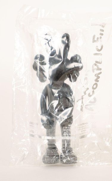 KAWS (Américain, né en 1974) Accomplice (Black), 2002 

Figurine en vinyle peint

Empreinte...