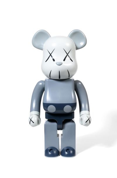 KAWS (Américain, né en 1974) BEARBRICK COMPANION 1 000 %

(Grey / Blue), 2006 

Figurine...