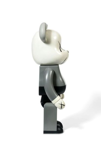 KAWS (Américain, né en 1974) Bearbrick Companion 1000% (Grey), 2002 Figurine en vinyle...