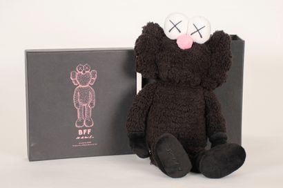 KAWS (Américain, né en 1974) KAWS (Américain, né en 1974)

BFF PLUSH (Black), 2016

Peluche,...