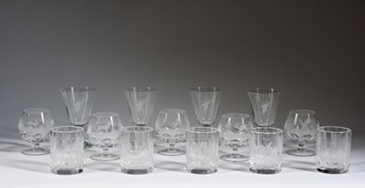 null Ensemble de 14 verres en cristal,

trois modèles