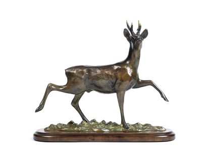 Dany COUTINSOUZAS (né en 1949) Dany COUTINSOUZAS (born in 1949)

Deer at the walk

Bronze...