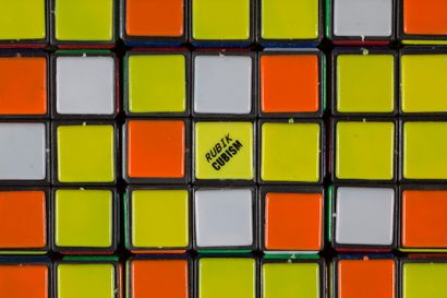 INVADER (Français, né en 1969) Rubik Scarface Palms, 2007

Rubik cubes sur Plexiglas

Signé,...