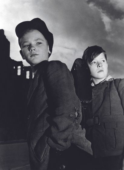 AFP - Jean MANZON AFP - Jean MANZON

Two young Berliner boys in the ruins of the...