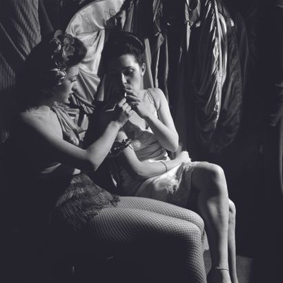 AFP - Eric SCHWAB AFP - Eric SCHWAB

Des danseuses de cabaret durant leur pause cigarette...