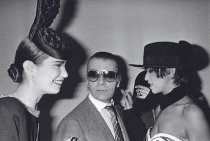 AFP - Pierre GUILLAUD AFP - Pierre GUILLAUD

Karl Lagerfeld with models on March...