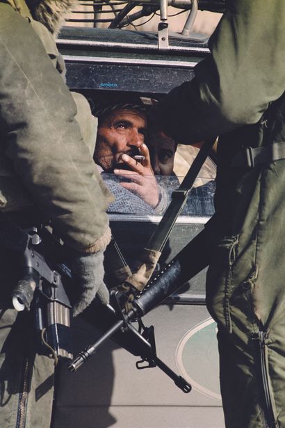 AFP - Patrick BAZ AFP - Patrick BAZ

Israeli soldiers check Palestinian passengers...