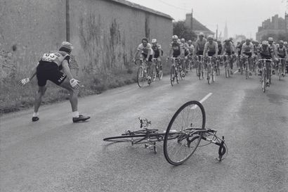 AFP - Daniel JANIN AFP - Daniel JANIN

Le cycliste néerlandais Gerben Karstens devant...