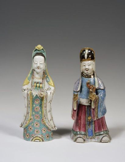 null 
China

Pair of porcelain statuettes representing a Chinese couple, with polychrome...
