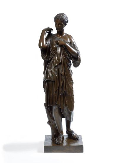 null D’après l’Antique :

Statue en bronze mordorée représentant Diane de Gabies...