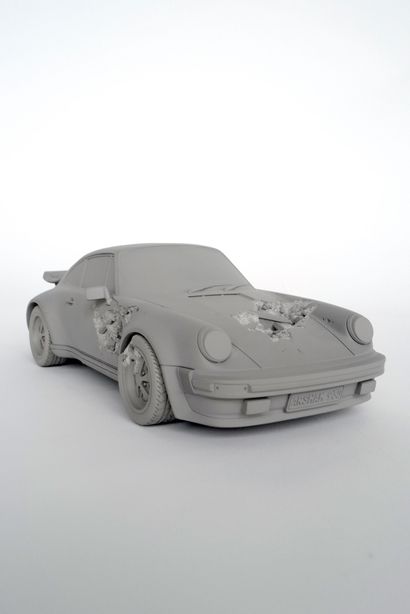 Daniel ARSHAM (Américain, né en 1980) Eroded 911 Turbo (White), 2019. Sculpture-volume...