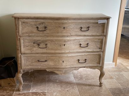 null Chest of drawers in natural wood with white patina, opening with three drawers...