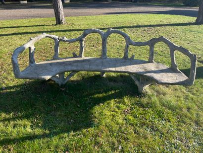 null Three reconstituted stone benches simulating tree trunks

L: 115 cm

L: 185...