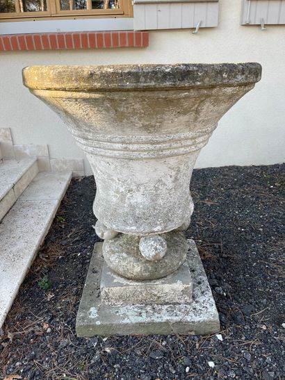 null Pair of flared basins on a ball and square base in reconstituted stone H: 107...