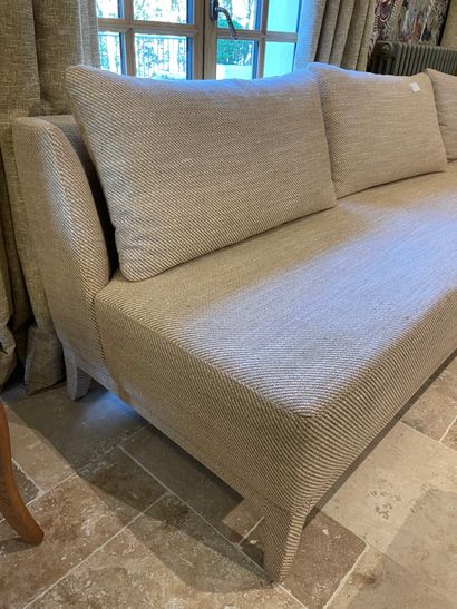 null Two three-seater and two-seater sofas, upholstered in beige fabric, new condition

300...