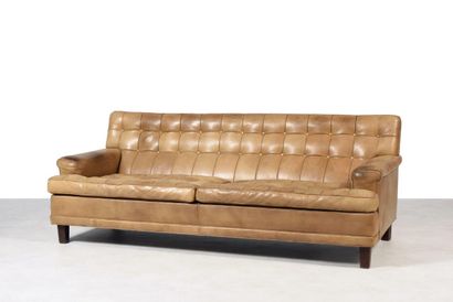 PAIRE DE CANAPÉ PAIR OF SOFA

in tan upholstered leather