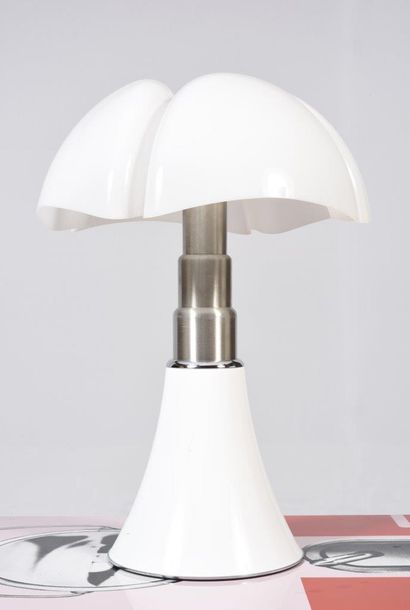 Gae AULENTI (née en 1927) GAE AULENTI (BORN IN 1927)

Pipistrello" lamp - created...