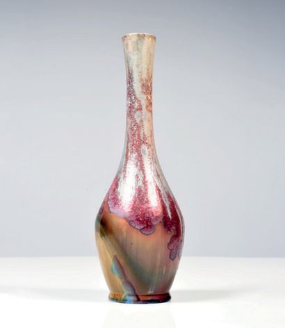 DALPAYRAT 
DALPAYRAT




Vase in enamelled stoneware in shaded oxblood red




Signed




H...