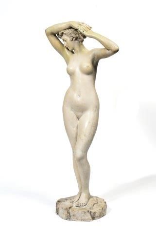 FLORA (XIXe) FLORA (XIXe) 
Femme nue les bras levés 
Sculpture en terre cuite patiné...