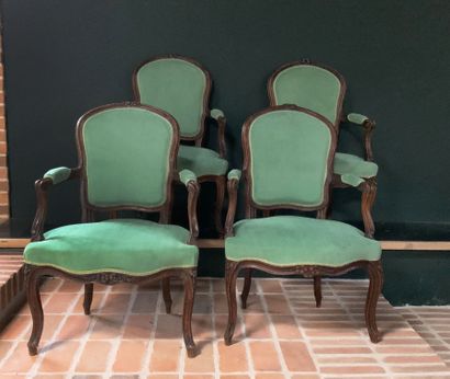 null Suite of four armchairs cabriolet in natural wood 

molded and carved, the violin...