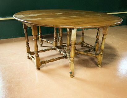 null Large round table called gateleg 

England, 18th century style

H : 74 cm Diam...