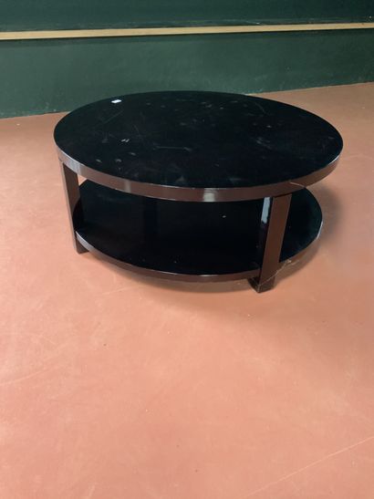 null Dark mahogany stained beech coffee table, circular shape

H : 40 cm Diam : 100...