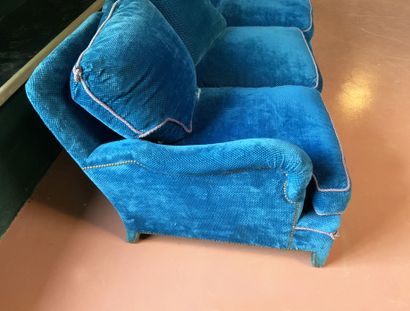 null Canapé confortable trois places en velours bleu

H : 70 cm L : 200 cm l : 100...