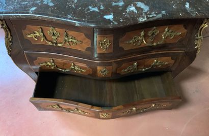 null Chest of drawers inlaid with quarte leaves of rosewood in frames of rosewood...