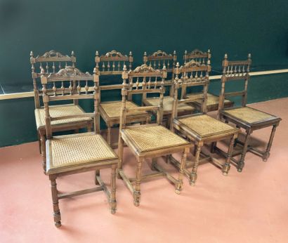 null Lot de sept chaises en bois, 

XIXème

Style Henri II 

On y joint une chaise...