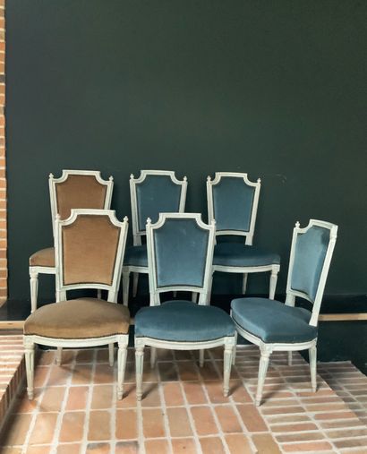 Ensemble de six chaises et deux fauteuils...