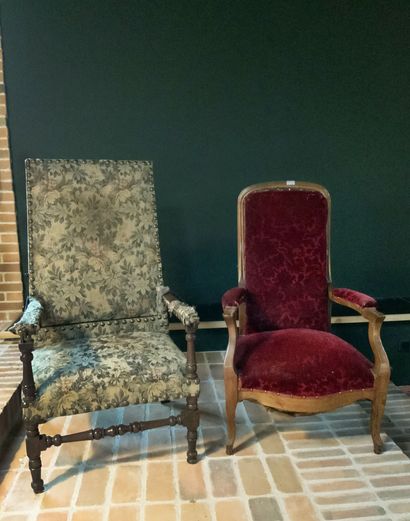 null Set of two armchairs,

Voltaire armchair in natural wood with red velvet upholstery

H...
