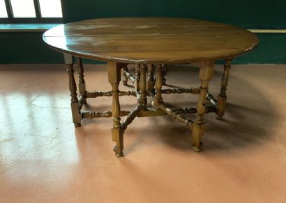 null Large round table called gateleg 

England, 18th century style

H : 74 cm Diam...