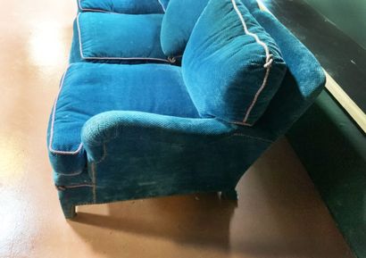 null Comfortable three-seater sofa in blue velvet

H: 70 cm L: 200 cm W: 100 cm

Condition...