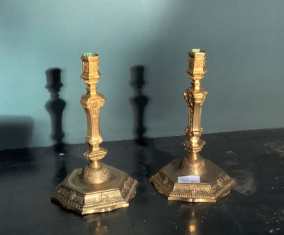 null Pair of gilt bronze candlesticks

Regency style

H : 25 cm
