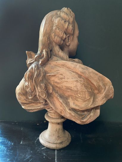 null Ecole Française du XVIIIème

Sculpture en terre cuite représentant une jeune...