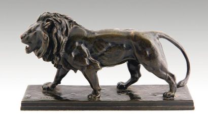 D'après Antoine Louis BARYE (1796-1875) Lion qui marche (avec plinthe rectangulaire)...