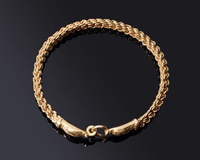 null COLLIER « torque » en or jaune (750‰) ciselé à tête de serpents, maille torsadé...