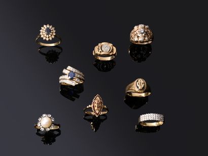 null Huit BAGUES en or jaune et or gris (750‰) serti de diamants, saphirs, perles...