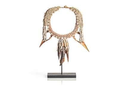 COLLIER PAPOU PAPOU NECKLACE
In rope, legs and beaks of cassowaries, cowries and...